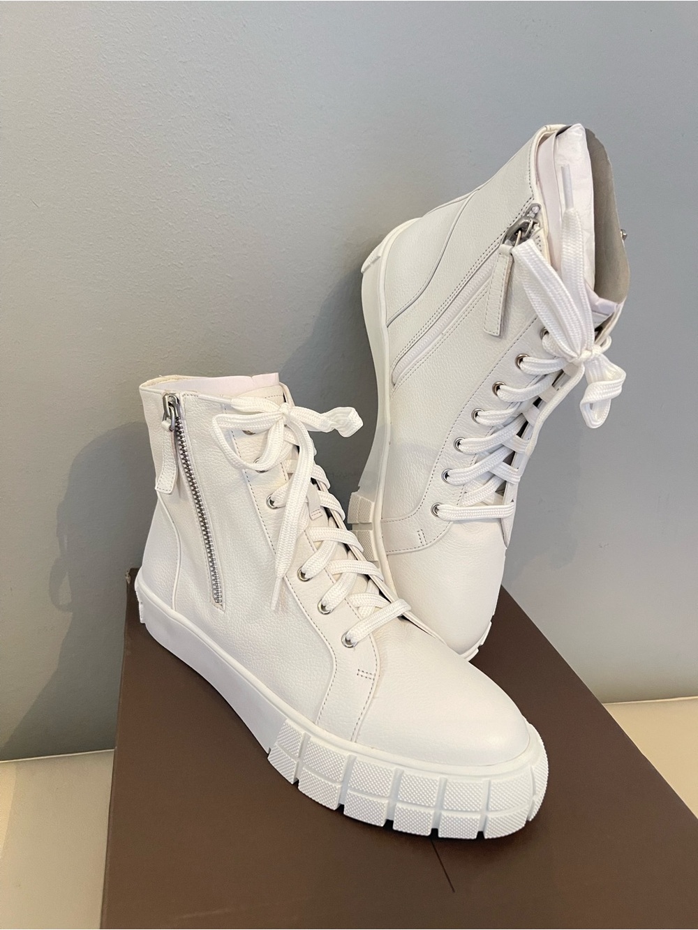 Paolo women’s White Combat Leather Fashion Platform Ankle Sneakers Size 8 & 8.5
